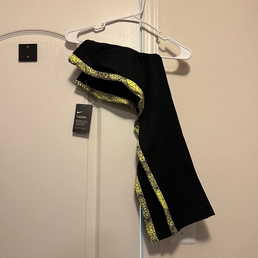 Tommy Hilfiger Shirt 5 Nike trouser 7